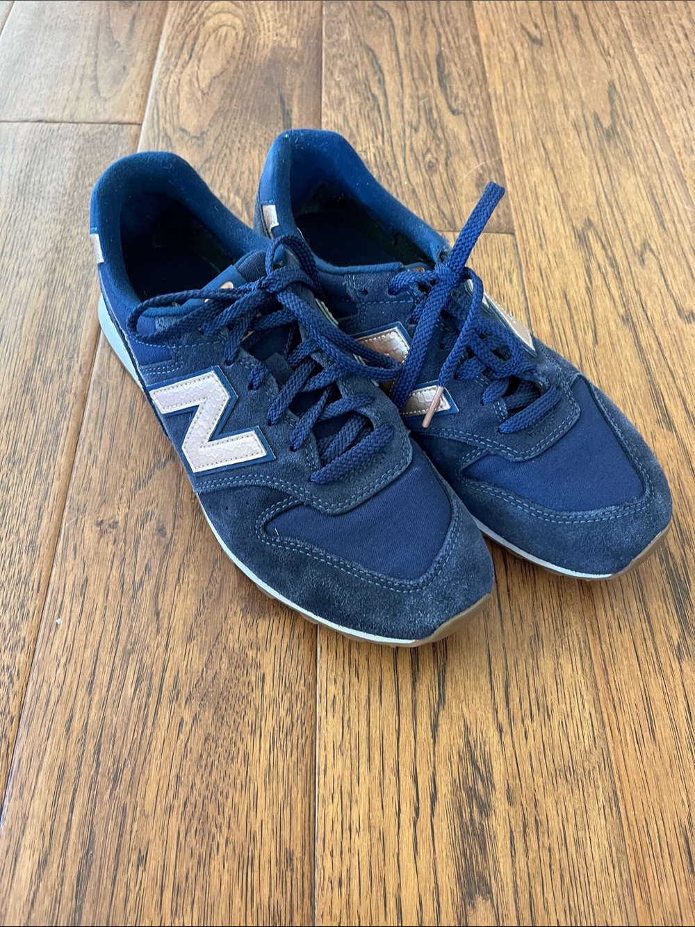 New Balance Women’s 996 in Navy/Rose Gold, Size 10